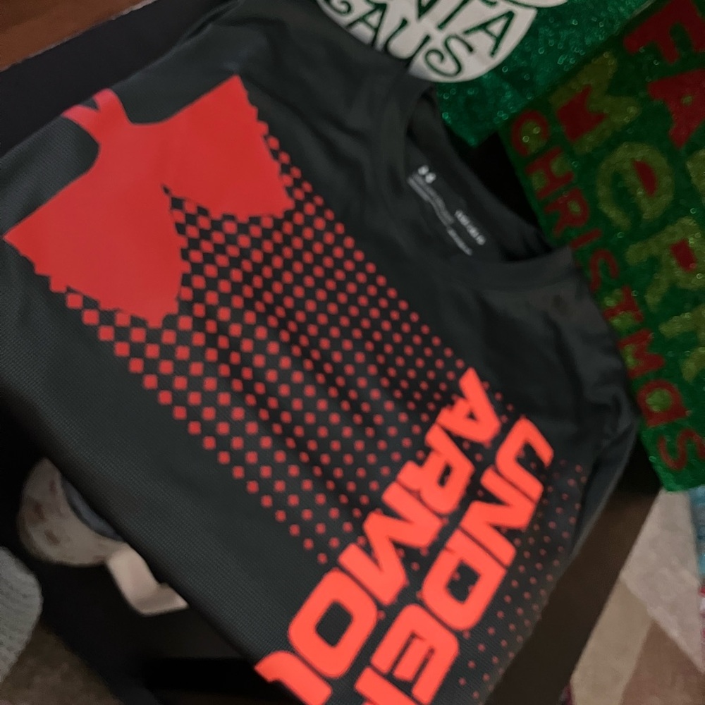 Under Armour Kids' Black and Red Short Sleeve Tee